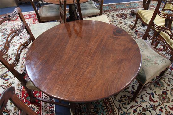 A George III Cuban mahogany supper table, H.71.5cms Diameter 94.5cms